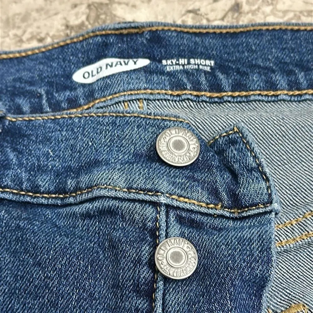 Old Navy Sky High Button Fly Cuffed Jean Short Size 14 NEW 5” Inseam